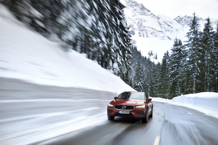  Volvo V60 D4 Cross Country 2018 года  (WW) (фото 30 из 49)